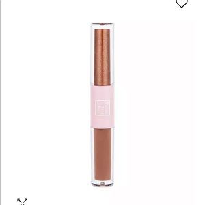 The beauty crop liquid eyeshadow and topper